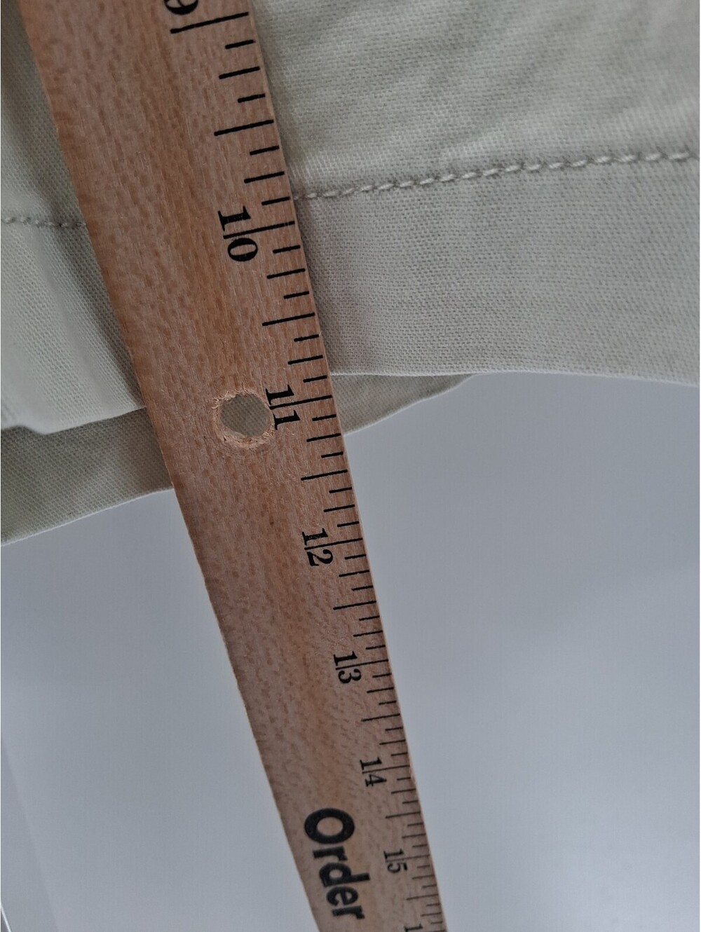 Izod Saltwater Shorts Mens 42 Beige Stretch Chino Golf Casual Lightweight Work - Picture 5 of 8